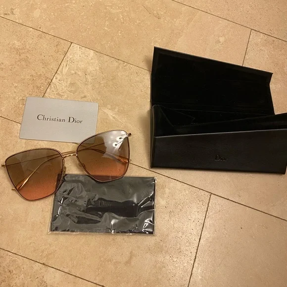 Christian Dior Sunglasses - Picture 2 of 12